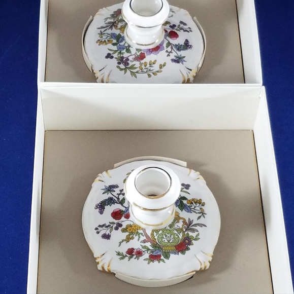 IN THE ORIGINAL PACHEGE/BOX 2 BEAUTIFUL PARAGON ENGLISH BON CHINA CANDLE HOLDERS - Picture 2 of 7